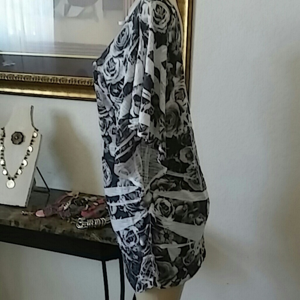 Banabee Black and White Party Blouse - Picture 6 of 8